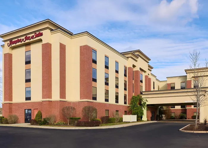 Hotel with pool: Hampton Inn & Suites Providence / Smithfield